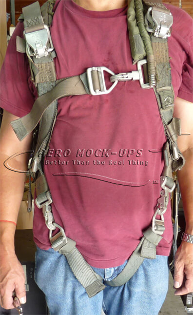 Caso pestaña Terminal Parachute & Vest | Aero Mock-Ups Inc.