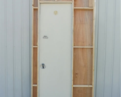 14-28 - Lavatory Door & wall - Hinge Left, back_wm