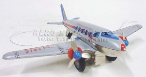 38-28 Model - DC-3 spinning props - colored