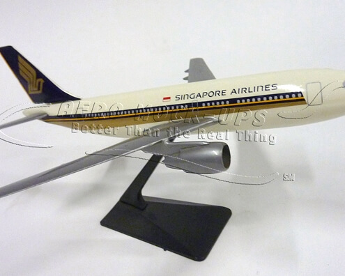 38-41 Model - B737 Singapore Airlines